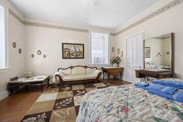 צימר Limestone Mansion