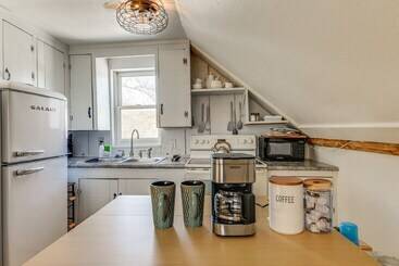 茅舍 Charming Stowe Home Walk To Downtown & River!