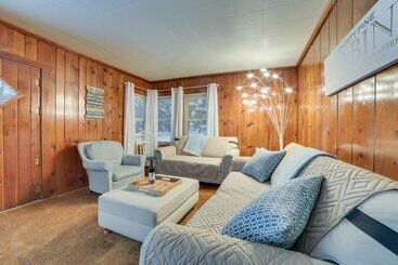 コテージ Dog Friendly Roscommon Cabin, Walk To Higgins Lake