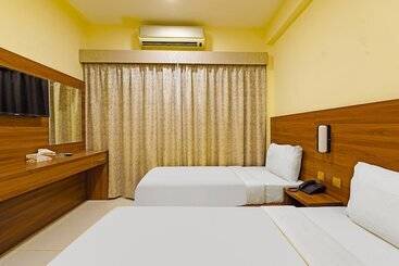 Emirates Hotel	By Oyo