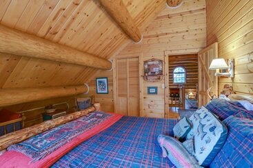 Сельский дом Quiet Thompsonville Log Home: Deck & River Access!