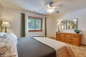 بيت ريفى Enjoy Deck + Mtn Views: Grand Lake Retreat!