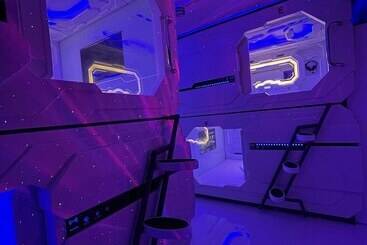 Bmax Spacepods