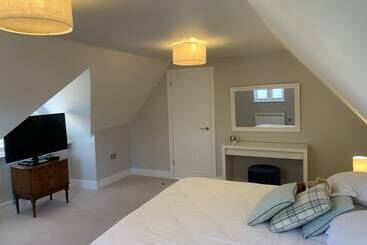 乡村酒店 Inviting 1 Bed Apartment In Hitchin