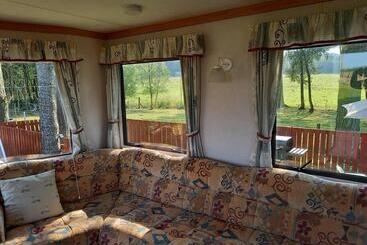 קוטג'' Lovely Semi Rural Caravan & Hot Tub   Sleeps Fam 6