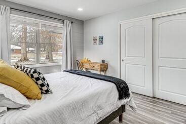 별장 Modern Home ~ 6 Mi To Downtown Indy: Pets Welcome!