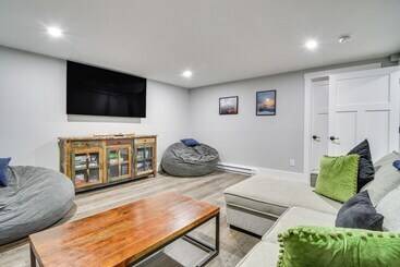 بيت ريفى Mountain View Bethel Cabin: Game Room & Deck