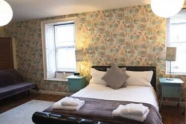 Пансион Laburnum House & Bistro En Glaze