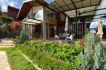 פנסיון Lux Homestay