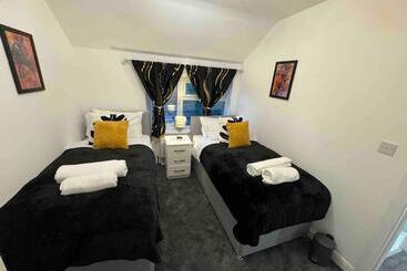 레지던스 Ldeal Home For Large Groups,families & Contractors