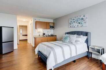 公寓式酒店  The View Studio Suites And Event Venue