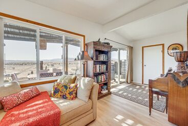 茅舍 Twentynine Palms Desert Oasis W/ Pool & Hot Tub!