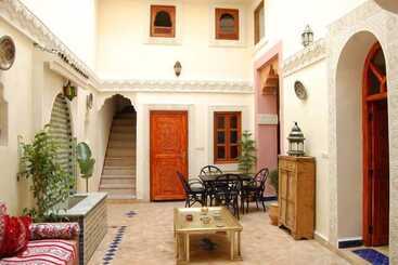 צימר Dar Mounadim