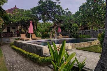 Отель Bintang Beach Villa