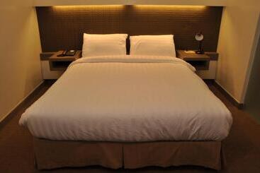 Отель Magallanes Square