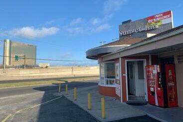 汽车旅馆  Sunset Inn