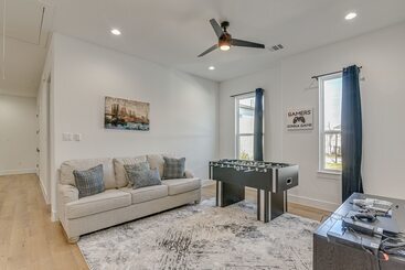 קוטג'' Centrally Located Home ~ 1 Mi To Toyota Center!