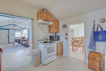 Clanton Cottage W/ Charcoal Grill & Porch!