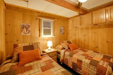 コテージ Cozy Cabin In Irons W/ Game Room: Dogs Welcome!