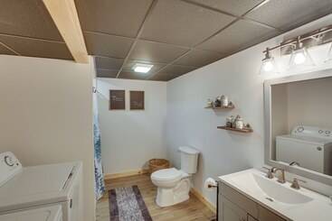 קוטג'' Deep Gap Cabin W/ 2 Decks & Community Amenities!