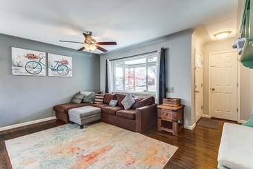 کلبه 5 Mi To Dtwn Denver: Pet Friendly Home W/ Yard