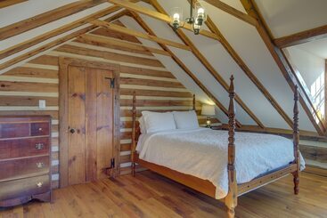 Сельский дом Historical Paris Cabin On Farm W/ Fire Pit!
