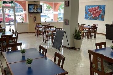 Отель El Mayo Inn