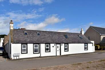2bed Cottage Johnshaven   Family Friendy