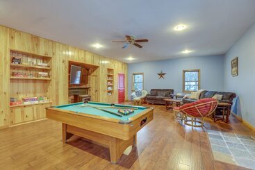 קוטג'' Lovely Interlaken Home W/ Fire Pit & Yard!