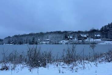 بيت ريفى New Wintervue Home With Fireplace   Pet Friendly