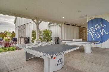 별장 Newly Built Tracy Home W/ Backyard + Pool Access!