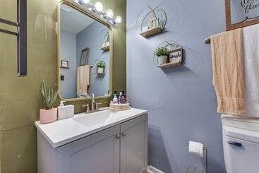 茅舍 North Carolina Abode W/ Fire Pit, Near Theme Parks