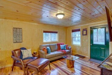 茅舍 Peaceful Beattyville Cabin Near Red River Gorge!