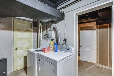 별장 Pet Friendly Shelbyville Home W/ Fire Pit!