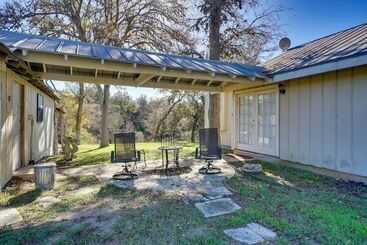 茅舍 Quiet Bandera Country Home W/ Medina River Access!