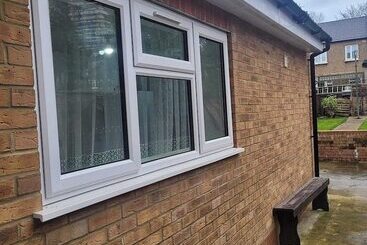 דירת נופש Lovely 2 Bed Fully Refurbished House In London