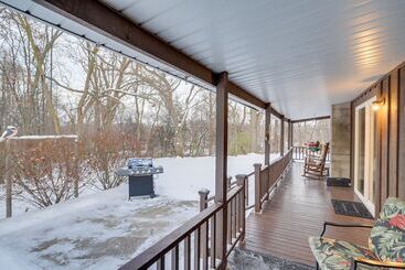 Сельский дом Rustic Middlebury Retreat W/ Yard & Fire Pit!