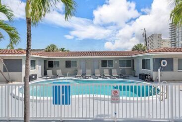 מלון דירות Siesta By The Beach