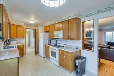 茅舍 Spacious Lakewood Home   10 Mi To Downtown Tacoma!