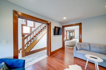 コテージ Spacious Rockford Retreat: Walk Downtown!