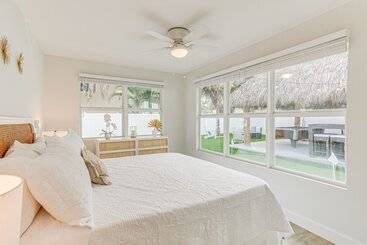 بيت ريفى Heated Pool + Backyard: North Palm Beach Retreat!