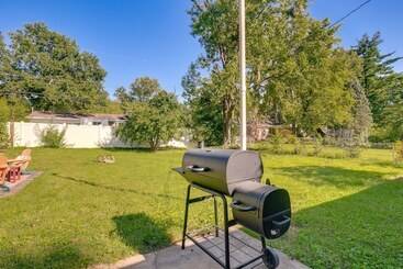 کلبه Sunland Hills Home W/ Theater Room & Fire Pit!