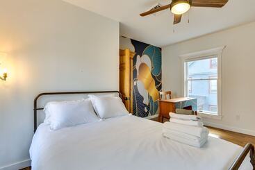 קוטג'' Waterfront Catskills Home W/ Hot Tub & Fireplace