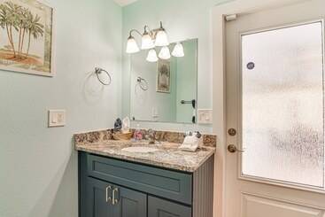 コテージ Waterfront North Fort Myers Home W/ Private Pool!