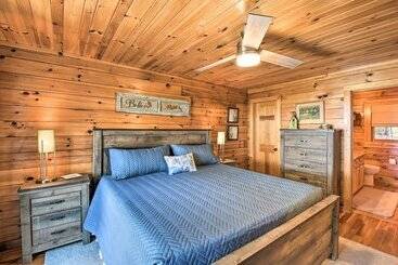 بيت ريفى Bent Tree Cabin With Mountain & Lake Views!