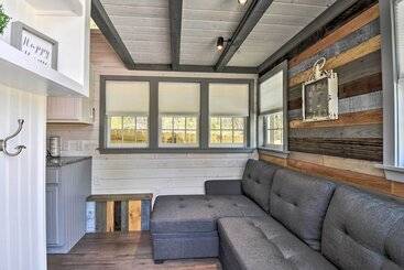 بيت ريفى Blairsville Tiny Home W/ Covered Furnished Deck!