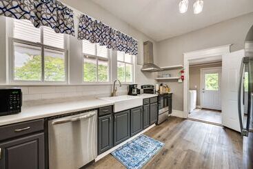 קוטג'' Bright Macon Home W/ Wraparound Deck!