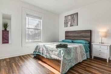 茅舍 Charming Indianapolis Home Near Newfields!