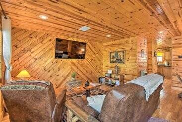 별장 Cozy Hiawassee Cabin W/ Fire Pit & Mtn Views!
