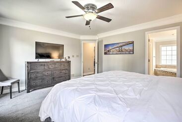 별장 Expansive Lawrenceville Home W/ Private Backyard!